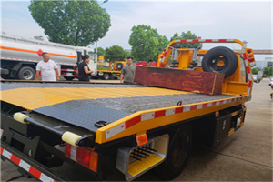 靖宇附近拖车电话号码服务